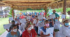 Reciben certificados 18 nuevos alfabetizados en Panam Oeste