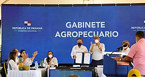 Ministra Castillo participa de Gabinete Agropecuario