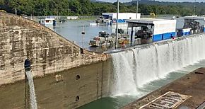 Error humano causó desbordamiento en las esclusas de Gatún revela la ACP