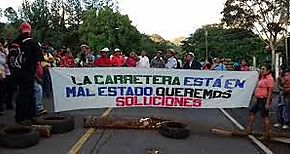 Residentes de La Pintada protestan y cierran vas piden construccin de carretera