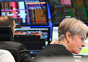 Wall Street abre con bajas luego del mayor aumento de la tasa de interés por parte de la Reserva Federal de EE.UU. en más de 20 años