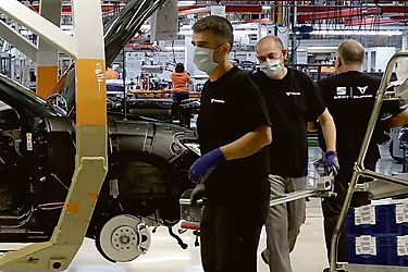 Fabricante alemán Volkswagen retira vehículos en EEUU y Canadá