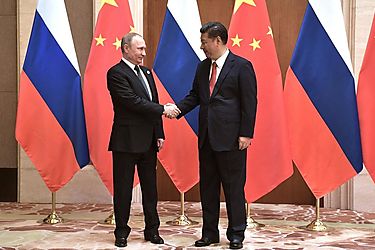 China dice que Moscú y Pekín deben profundizar la cooperación estratégica codo con codo para enfrentar la doble contención de EEUU y Occidente
