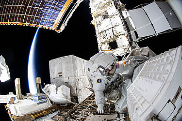 NASA a Air Briefing caminatas espaciales para actualizar la estación espacial