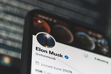 Musk presenta un paquete de financiación de 46500 millones de dólares para adquirir Twitter y pone parte de sus acciones en Tesla como garantía
