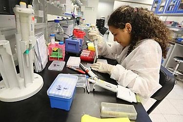 Biotecnología cubana impulsa desarrollo de productos contra el cáncer
