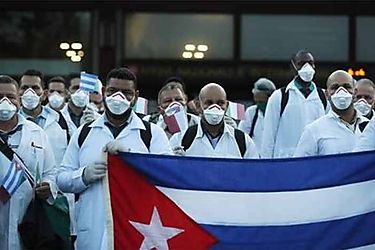 Médicos cubanos ayuda necesaria a México editorializa La Jornada