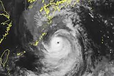 Japón se prepara para la llegada de super tifón Nanmadol clasificado de muy peligroso