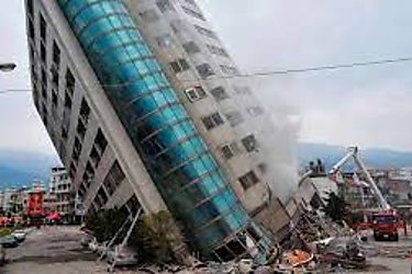 Taiwán rescata a 400 turistas varados tras un fuerte sismo