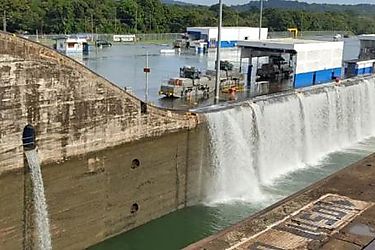Error humano causó desbordamiento en las esclusas de Gatún revela la ACP