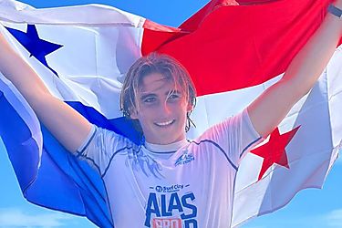Panameño Grani es campeón continental de surf