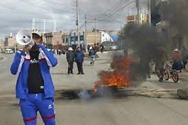 Al menos 17 muertos por choques entre manifestantes y antimotines en sur de Perú