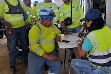 Caja de Seguro Social realiza jornada de salud a trabajadores de la Línea 3 en Panamá Oeste