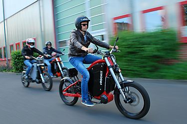 Con 120 km de autonoma y a 80 kmh la eRockit es una moto elctrica a pedales que cuesta 11850 euros