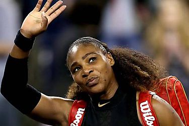 Serena Williams gana a la número dos mundial en el US Open de su posible despedida