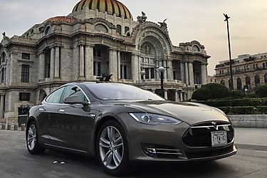 Qu tan difcil es tener un Tesla en Mxico
