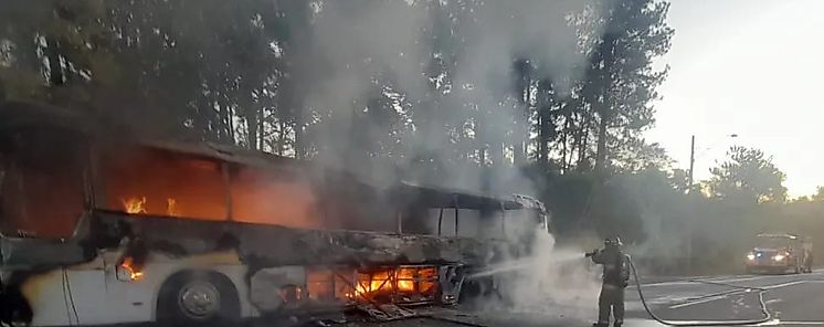 BCBRP y SNM informaron que no hubo heridos en incendio del autobús que transportaba migrantes