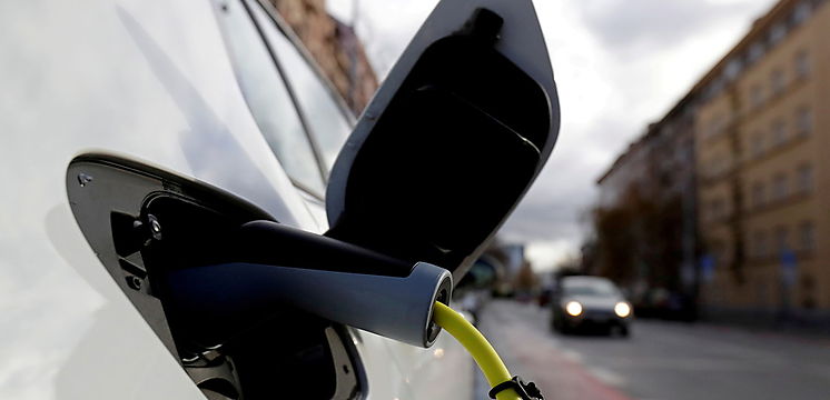 Ventas de coches eléctricos se disparan en Europa a medida que la región se prepara para abandonar la gasolina y el diésel