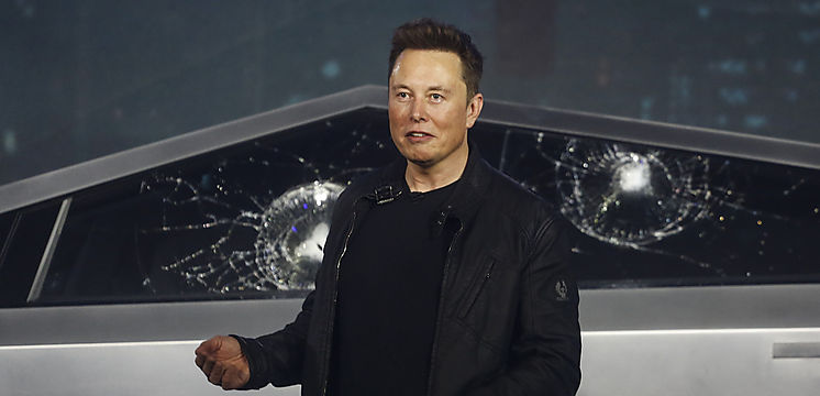 Es increíble Elon Musk da un paseo con el último prototipo de la Cybertruck