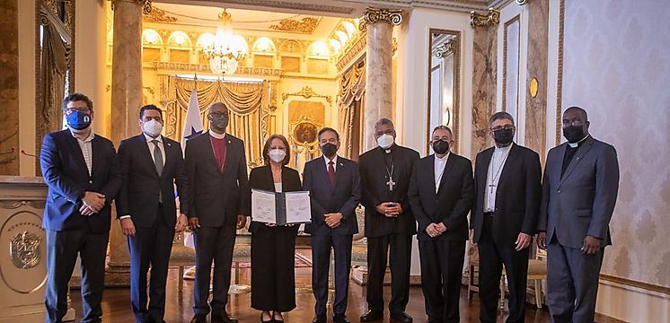Líderes religiosos firman adhesión voluntaria al Pacto del Bicentenario Cerrando Brechas