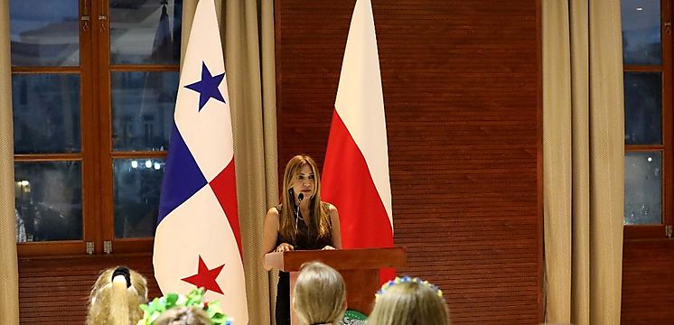 Inaugurada exposición fotográfica organizada por embajada de Polonia en Panamá con presencia de viceministra Castro