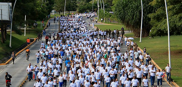 Realizan caminata en conmemoración al mes contra la trata de personas