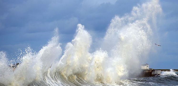 Sinaproc emite aviso por oleajes y vientos en el Caribe y Pacífico panameño